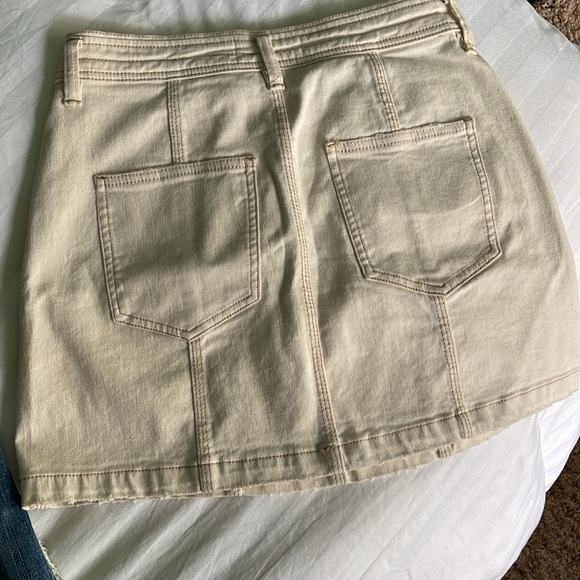 Polo  size 26 with frayed hem- Free People cream denim skirt size 26 - Picture 4 of 4
